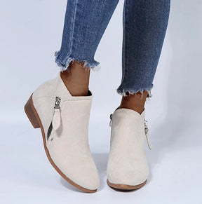 bota feminina, bota preta, bota cinza, bota feminina confortável, bota com forro, bota de pelúcia, bota com pelúcia, bota com lã, bota de camurça preta, bota de camurça, bota cano curto, bota inverno 2024, bota couro, bota preta, bota bege