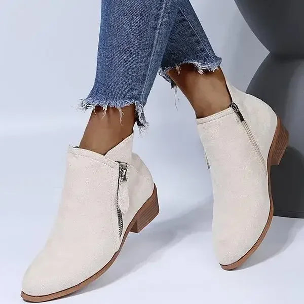 bota feminina, bota preta, bota cinza, bota feminina confortável, bota com forro, bota de pelúcia, bota com pelúcia, bota com lã, bota de camurça preta, bota de camurça, bota cano curto, bota inverno 2024, bota couro, bota preta, bota bege