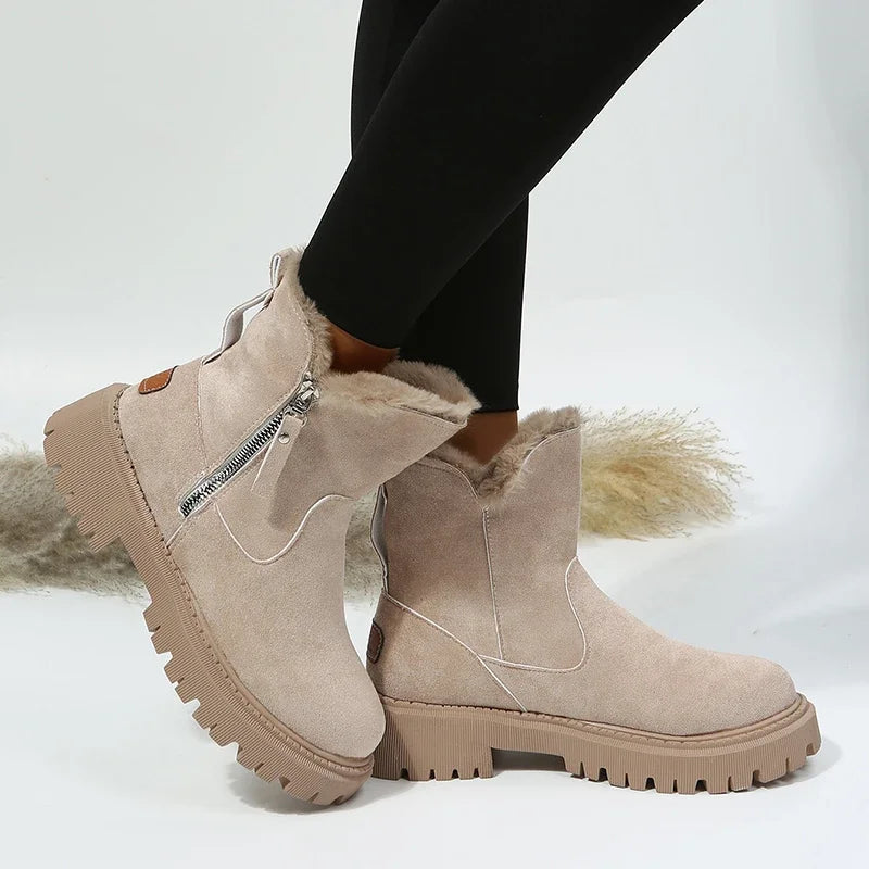 bota feminina, bota preta, bota cinza, bota feminina confortável, bota com forro, bota de pelúcia, bota com pelúcia, bota com lã, bota de camurça preta, bota de camurça, bota cano curto, bota inverno 2024, bota couro, bota preta, bota bege, bota com tecido, bota bico quadrado, bota confortável, bota alto conforto, bota elástica, bota confortável, coturno feminino, coturno peluciado, coturno confortável, coturno inverno