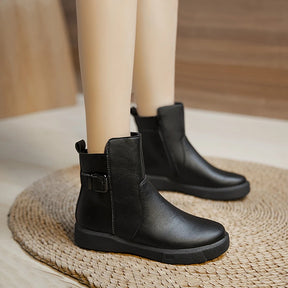 bota feminina, bota preta, bota cinza, bota feminina confortável, bota com forro, bota de pelúcia, bota com pelúcia, bota com lã, bota de camurça preta, bota de camurça, bota cano curto, bota inverno 2024, bota couro, bota preta, bota bege