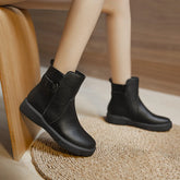 bota feminina, bota preta, bota cinza, bota feminina confortável, bota com forro, bota de pelúcia, bota com pelúcia, bota com lã, bota de camurça preta, bota de camurça, bota cano curto, bota inverno 2024, bota couro, bota preta, bota bege