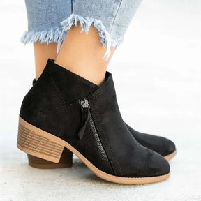 bota feminina, bota preta, bota cinza, bota feminina confortável, bota com forro, bota de pelúcia, bota com pelúcia, bota com lã, bota de camurça preta, bota de camurça, bota cano curto, bota inverno 2024, bota couro, bota preta, bota bege